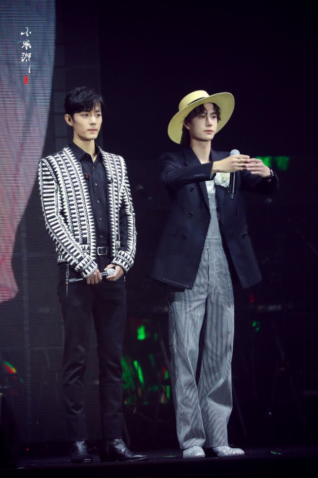 Không phải V (BTS) hay Sơn Tùng M-TP, Vương Nhất Bác mới là người đầu tiên mặc set đồ này ảnh 3