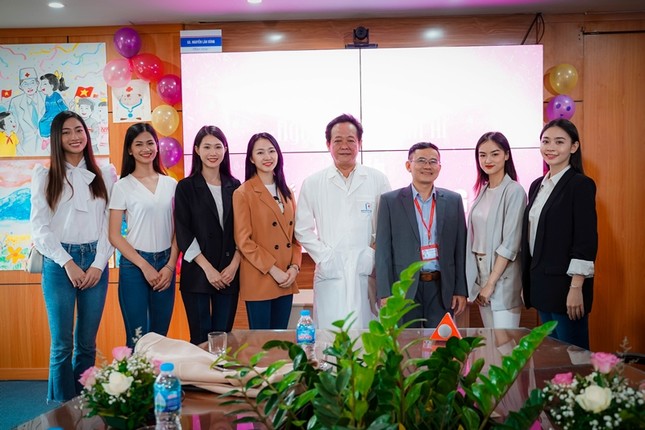 Dự án Nhân ái của Hoa Hậu Việt Nam gây xúc động với câu chuyện từ người phụ nữ bị hủy dung ảnh 1