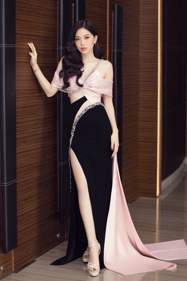 Họp báo Chung kết Hoa Hậu Việt Nam: Tiểu Vy, Mỹ Linh, Lương Thùy Linh đọ visual đỉnh cao ảnh 8