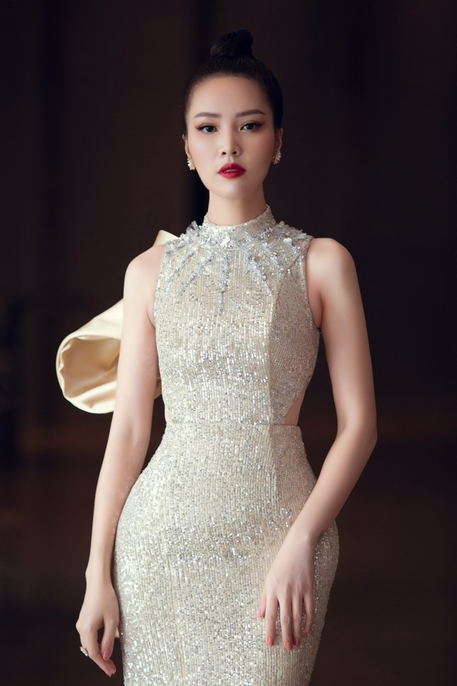 Họp báo Chung kết Hoa Hậu Việt Nam: Tiểu Vy, Mỹ Linh, Lương Thùy Linh đọ visual đỉnh cao ảnh 7