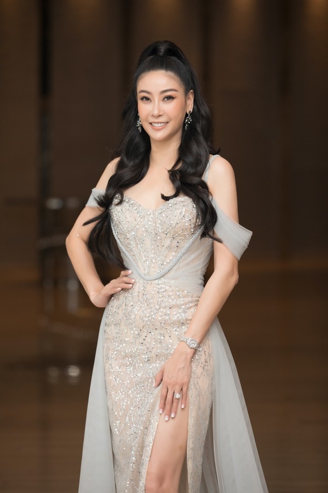 Họp báo Chung kết Hoa Hậu Việt Nam: Tiểu Vy, Mỹ Linh, Lương Thùy Linh đọ visual đỉnh cao ảnh 5