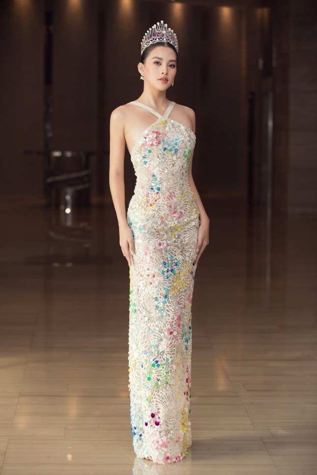 Họp báo Chung kết Hoa Hậu Việt Nam: Tiểu Vy, Mỹ Linh, Lương Thùy Linh đọ visual đỉnh cao ảnh 2