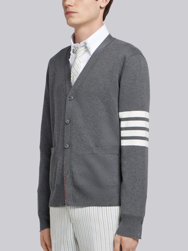 Chiếc áo cardigan Linh Ngọc Đàm mặc đến thăm nhà Độ Mixi nhìn đơn giản mà hóa ra cực hot ảnh 4