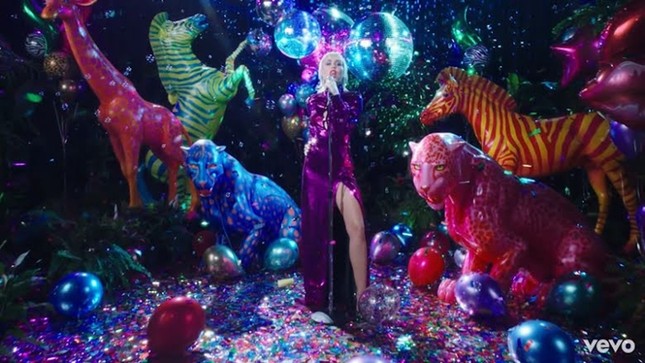 MV “So Bad” của STAYC bị tố đạo nhái Miley Cyrus, tới mức công ty sản xuất phải xin lỗi ảnh 2