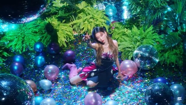 MV “So Bad” của STAYC bị tố đạo nhái Miley Cyrus, tới mức công ty sản xuất phải xin lỗi ảnh 1