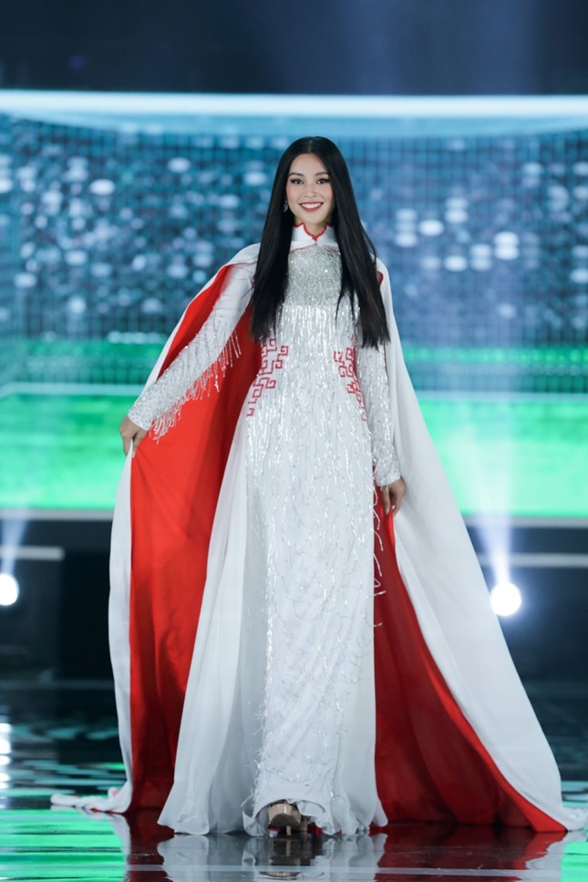 Nhan sắc 5 cựu Hoa hậu xinh đẹp tài năng của Hoa Hậu Việt Nam trong màn trình diễn áo dài ảnh 7