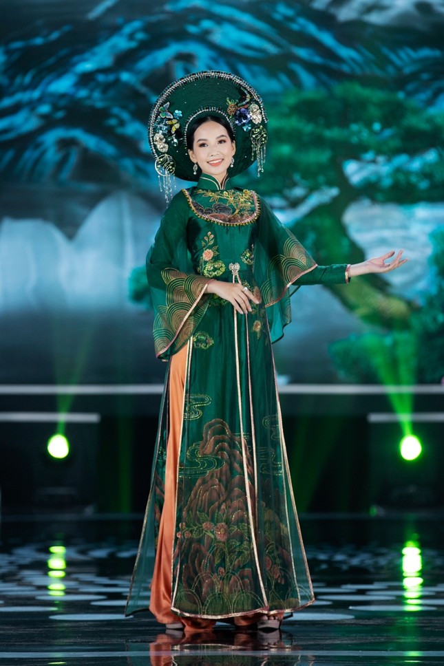 Hoa hậu Mỹ Linh ăn chay để hóa thân thành Thánh Mẫu trong màn trình diễn áo dài ảnh 11