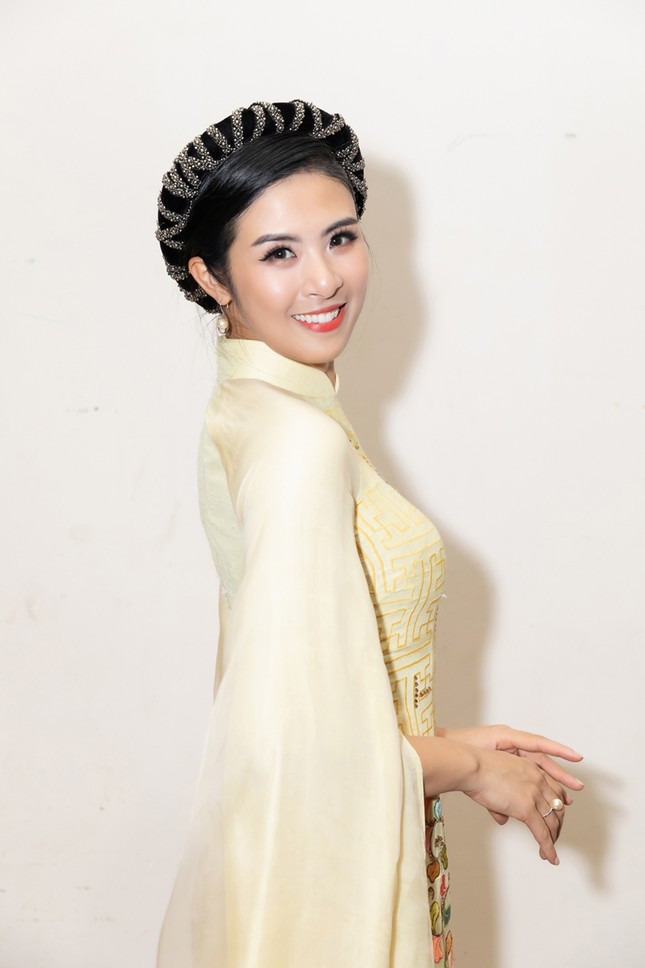 Nhan sắc đẳng cấp của 5 cựu hoa hậu từ thảm đỏ tới hậu trường đêm CK Hoa Hậu Việt Nam 2020 ảnh 2