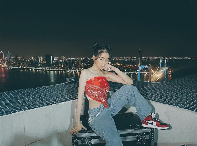 Ngắm gu thời trang chuẩn fashionista của Mie, DJ xinh đẹp của show “Rap Việt” ảnh 9