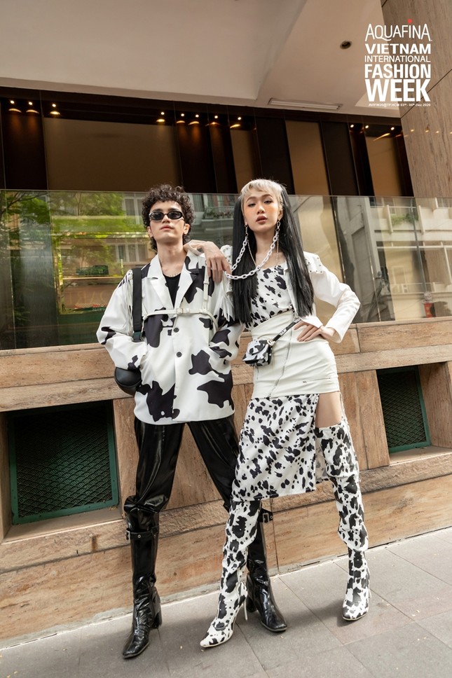 "Best Street Style" ngày 1: Người đẹp chuyển giới Lương Mỹ Kỳ xuất hiện thanh lịch bất ngờ ảnh 6