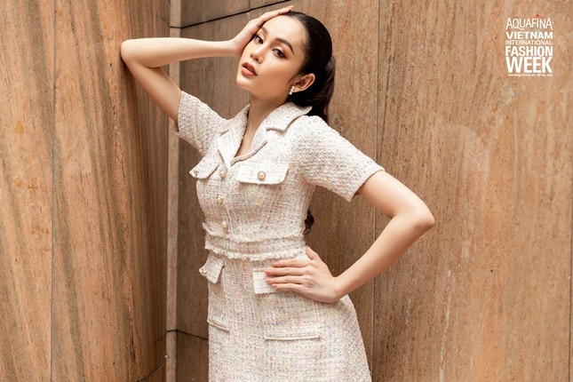 "Best Street Style" ngày 1: Người đẹp chuyển giới Lương Mỹ Kỳ xuất hiện thanh lịch bất ngờ ảnh 2