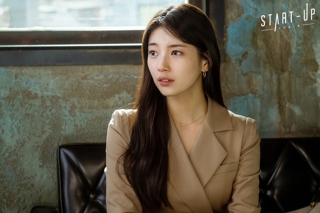 Hai thế hệ “tình đầu quốc dân” Son Ye Jin & Suzy đụng hàng: Không phân biệt được tuổi tác! ảnh 3