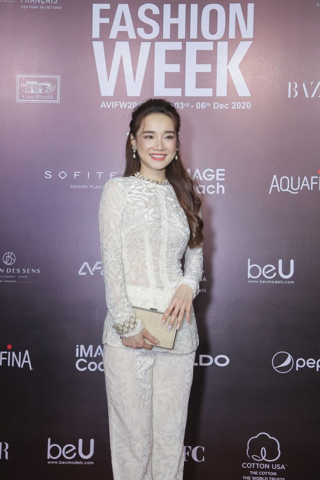 Thảm đỏ VIFW ngày 3: Diệu Nhi xinh như Hoa hậu, Lynk Lee mặc váy lấp lánh như công chúa ảnh 1