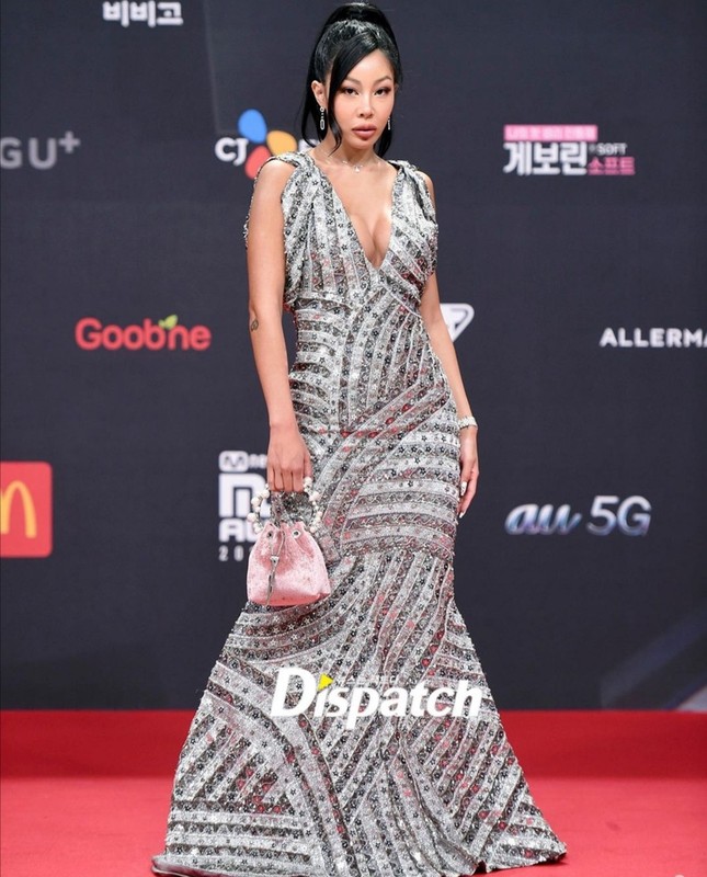 Thảm đỏ MAMA 2020: Vắng mặt BLACKPINK nhưng không nhóm nhạc nữ nào chiếm trọn spotlight ảnh 3