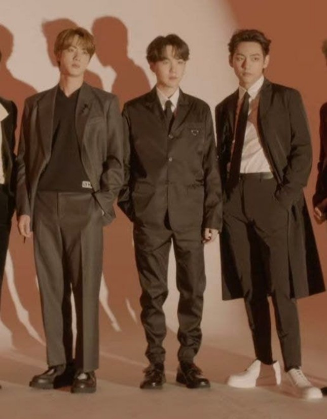 Stylist của BTS bị chỉ trích thậm tệ vì mặc đồ quá ẩu cho các chàng trai trên bìa TIME ảnh 3