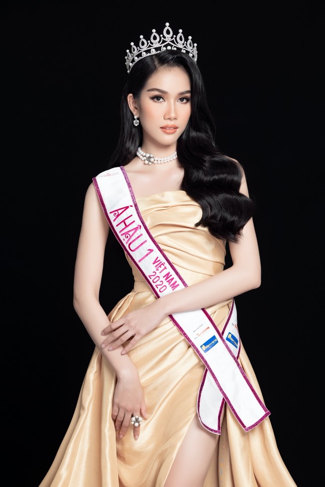 Nhan sắc Hoa hậu Đỗ Thị Hà & 2 Á hậu khác gì sau 1 tháng đăng quang với lịch trình dày đặc ảnh 7