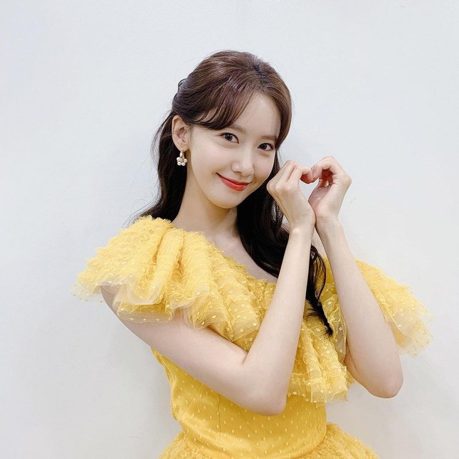 Đụng hàng mẫu váy, 2 nữ thần Jisoo BLACKPINK & Yoona khiến netizen tranh cãi không hồi kết ảnh 5
