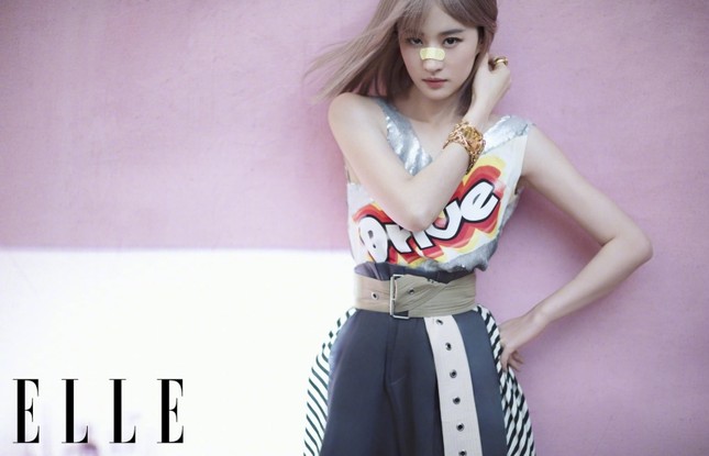 Không còn là “thần tiên tỷ tỷ”, Lưu Diệc Phi gây sốc khi “lột xác” trên bìa ELLE Trung tháng 3 ảnh 5
