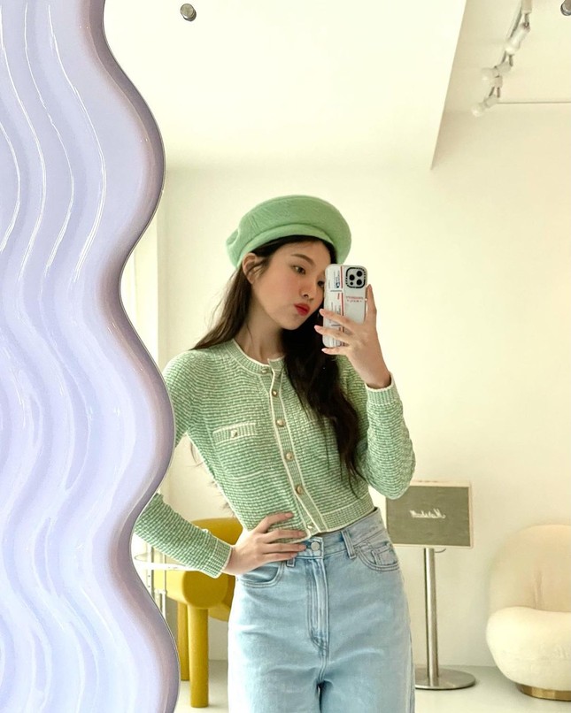 Không chỉ chụp selfie, Joy (Red Velvet) còn quay hẳn clip khoe gương xịn sò y chang của Jisoo (BLACKPINK) ảnh 3