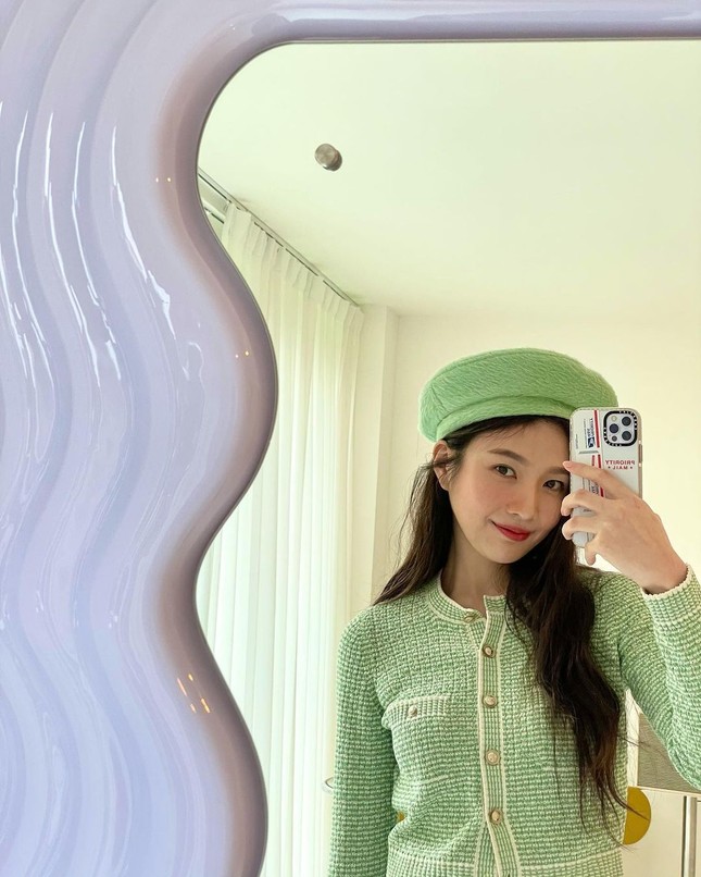 Không chỉ chụp selfie, Joy (Red Velvet) còn quay hẳn clip khoe gương xịn sò y chang của Jisoo (BLACKPINK) ảnh 4