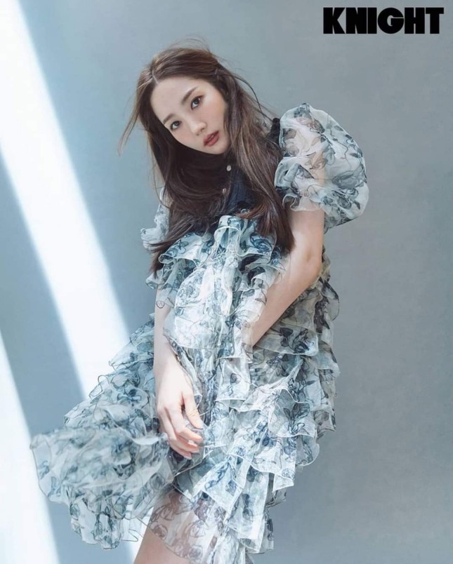 Đụng hàng váy búp bê, đẹp như Park Min Young vẫn phải chịu thua Jennie (BLACKPINK) ảnh 2