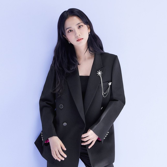 Jisoo (BLACKPINK) thay thế Seohyun (SNSD), trở thành nàng thơ mới của thương hiệu này ảnh 1