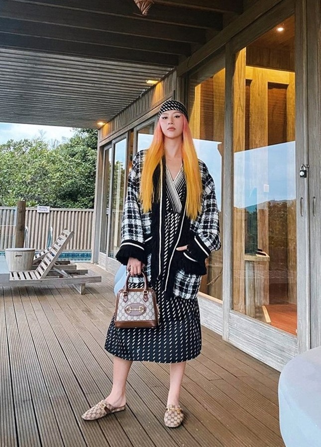 Tiểu Vy, Khánh Linh, Quỳnh Anh Shyn, IU, Dương Mịch cùng diện áo Gucci, ai kém nổi bật nhất? ảnh 6