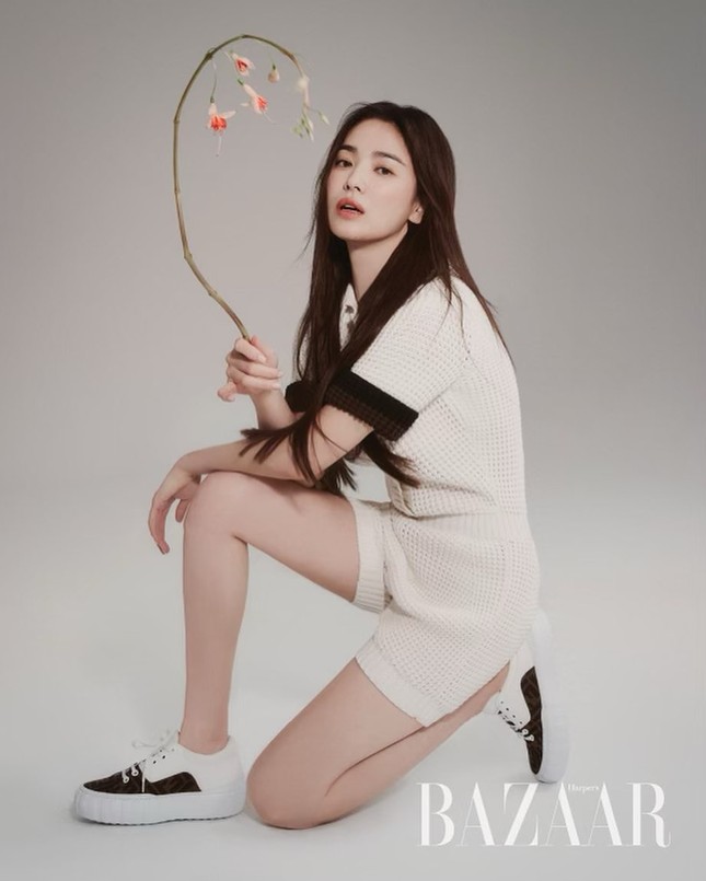 Song Hye Kyo đăng ảnh quảng cáo sương sương nhưng thần thái chuẩn “nữ thần” ảnh 2