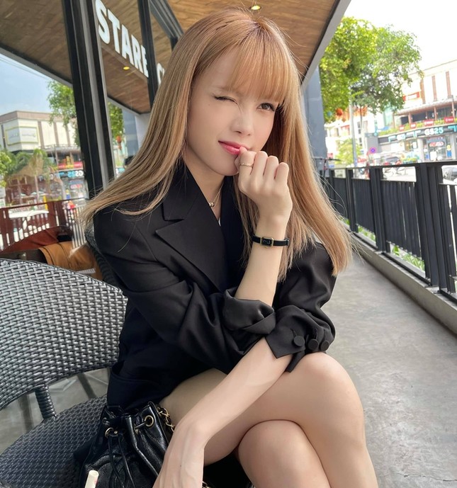 Đổi style "bánh bèo" nhưng không hề yếu đuối, netizen khen "Thiều Bảo Trâm đẹp nhất khi không thuộc về ai" ảnh 10