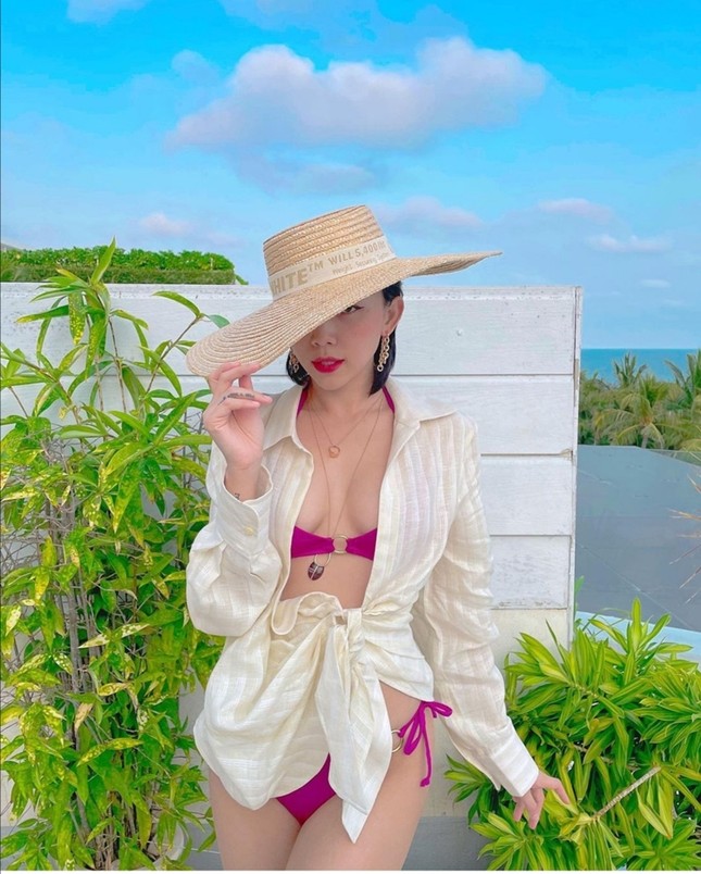 Chưa đến mùa Hè mà dàn mỹ nhân Việt đã tưng bừng diện đồ bơi khoe khéo dáng chuẩn ảnh 1