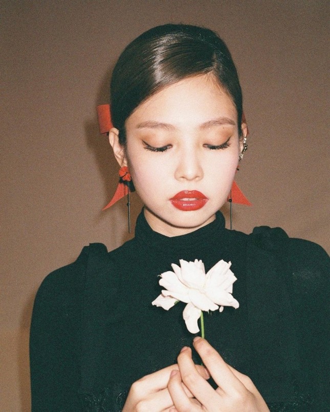 Jennie BLACKPINK tung loạt ảnh không mới, nhưng nhìn kỹ mới thấy sự khác lạ trong đôi mắt ảnh 4