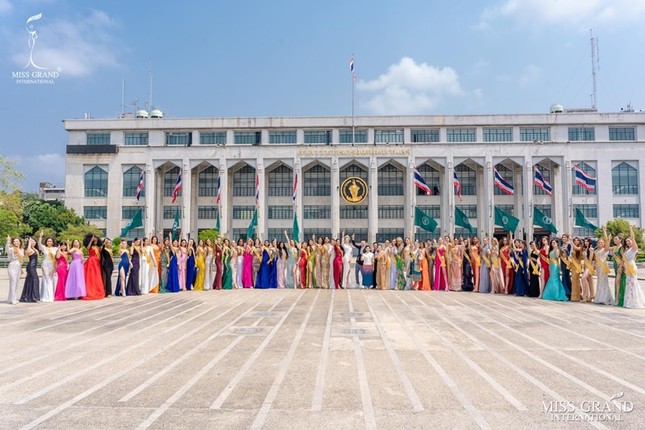 Á hậu Ngọc Thảo diện váy gam màu “tạo cú hích” trong họp báo Miss Grand International 2020 ảnh 1