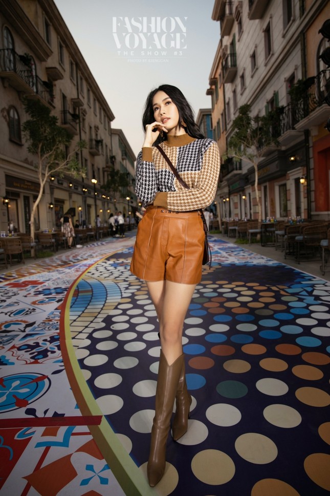 Ngắm màn đọ sắc giữa Á hậu Kiều Loan và Phương Anh tại sự kiện thời trang “Fashion Voyage“ ảnh 1