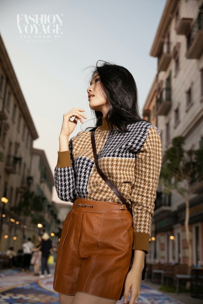Ngắm màn đọ sắc giữa Á hậu Kiều Loan và Phương Anh tại sự kiện thời trang “Fashion Voyage“ ảnh 5