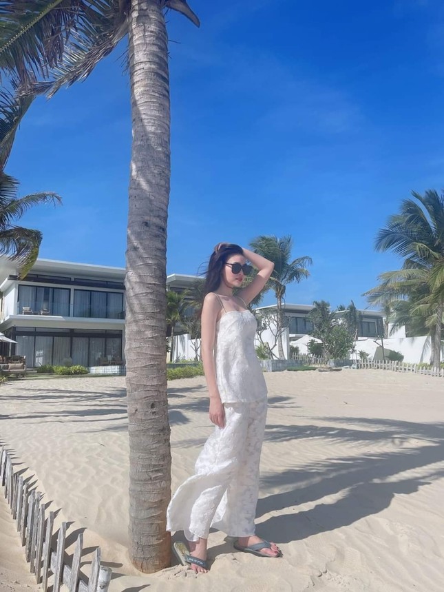 Kaity Nguyễn, Nhã Phương, Ninh Dương Lan Ngọc lăng xê set trang phục đi biển sang chảnh ảnh 2