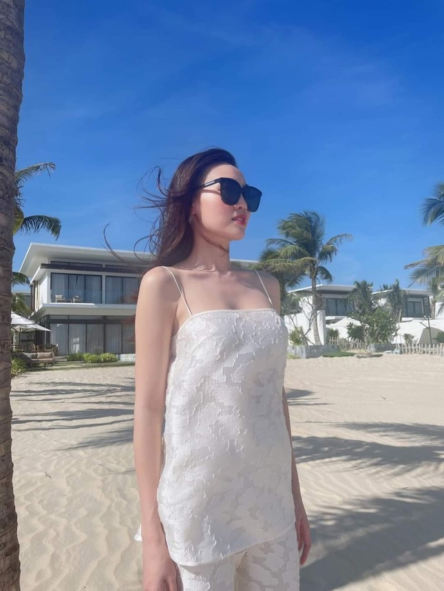 Kaity Nguyễn, Nhã Phương, Ninh Dương Lan Ngọc lăng xê set trang phục đi biển sang chảnh ảnh 3