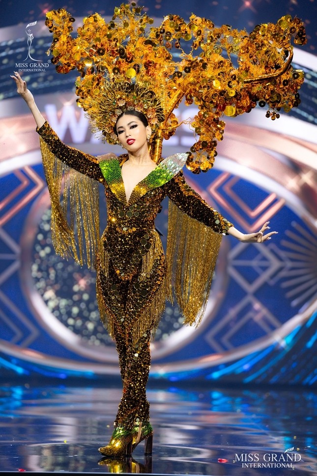 Cận cảnh bộ váy ý nghĩa của của Ngọc Thảo dự thi đêm Bán kết Miss Grand International 2020 ảnh 5