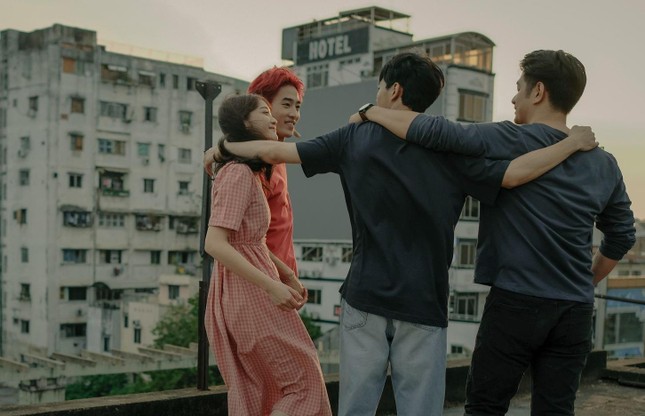 Review phim “Sài Gòn Trong Cơn Mưa“: Câu chuyện tình - đời của những trái tim “di cư“ ảnh 9
