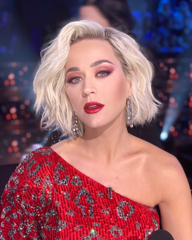 Sát ngày lâm bồn, Katy Perry vẫn thừa sức “gây bão” với single mới “Daisies” ảnh 5