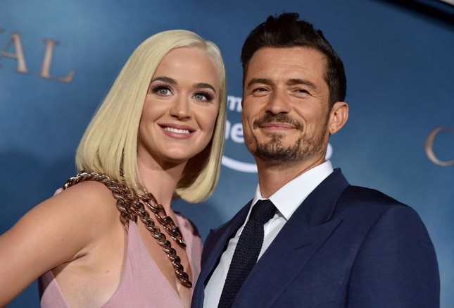 Sát ngày lâm bồn, Katy Perry vẫn thừa sức “gây bão” với single mới “Daisies” ảnh 3