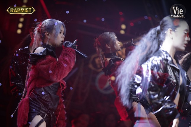Ngang trái như Rap Việt: Tlinh lột xác nhưng vẫn mất suất vào Chung kết trước bạn trai ảnh 5
