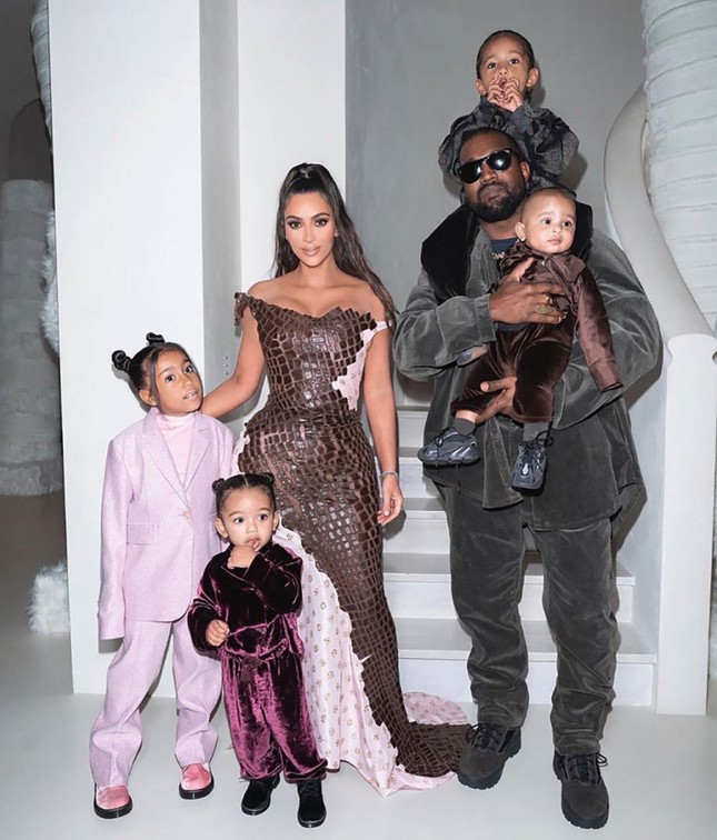 Kim Kardashian đệ đơn ly hôn Kanye West, “cung đàn vỡ đôi” sau 7 năm chung sống ảnh 2