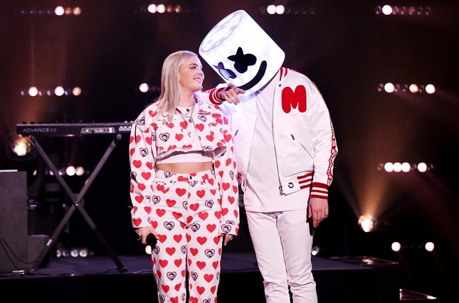 "Người bí ẩn" Marshmello và những lần “gây bão” cùng các ngôi sao nhạc Pop hàng đầu ảnh 4