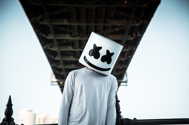 "Người bí ẩn" Marshmello và những lần “gây bão” cùng các ngôi sao nhạc Pop hàng đầu ảnh 1