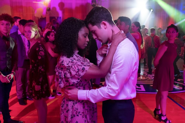 Sê-ri phim gây tranh cãi nhất của Netflix đã đi đến mùa 4, tiếp tục bị chê về nội dung ảnh 3