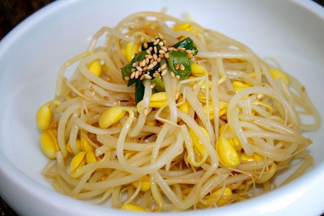 Cứ tưởng rau xanh ăn sống là tốt nhất, nhưng với các loại rau củ này thì lại rất có hại ảnh 2