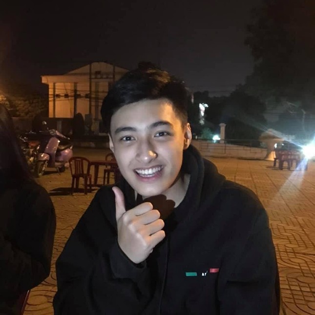 Xuất hiện hotboy “thanh xuân vườn trường” có nụ cười tỏa nắng khiến bao con tim tan chảy ảnh 3