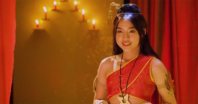 Hotgirl “trứng rán cần mỡ” lại “gây bão” nhan sắc khi xuất hiện với các streamer nổi tiếng ảnh 4