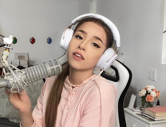 Nữ streamer 17 triệu followers gây khó hiểu khi nài nỉ dân mạng hủy bớt lượt theo dõi ảnh 2