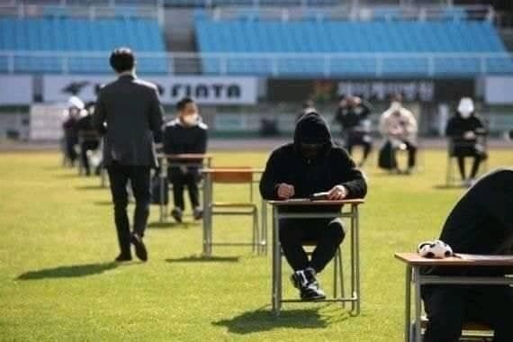 Cách học sinh Hàn Quốc làm bài thi giữa mùa dịch COVID-19 ảnh 4